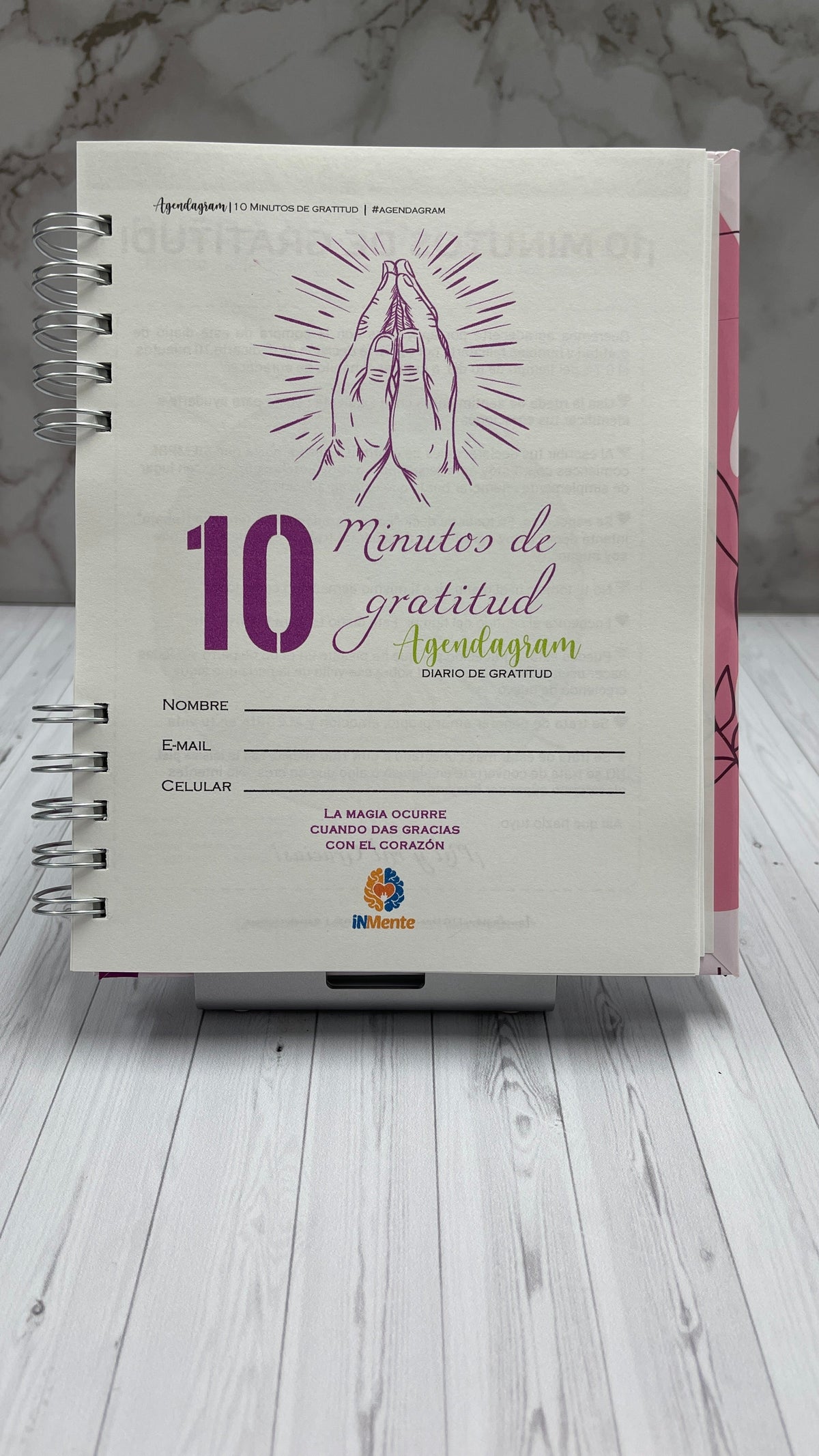 Diario 10 Minutos de Gratitud iNMente abierto, listo para escribir tres cosas por las que agradeces cada día