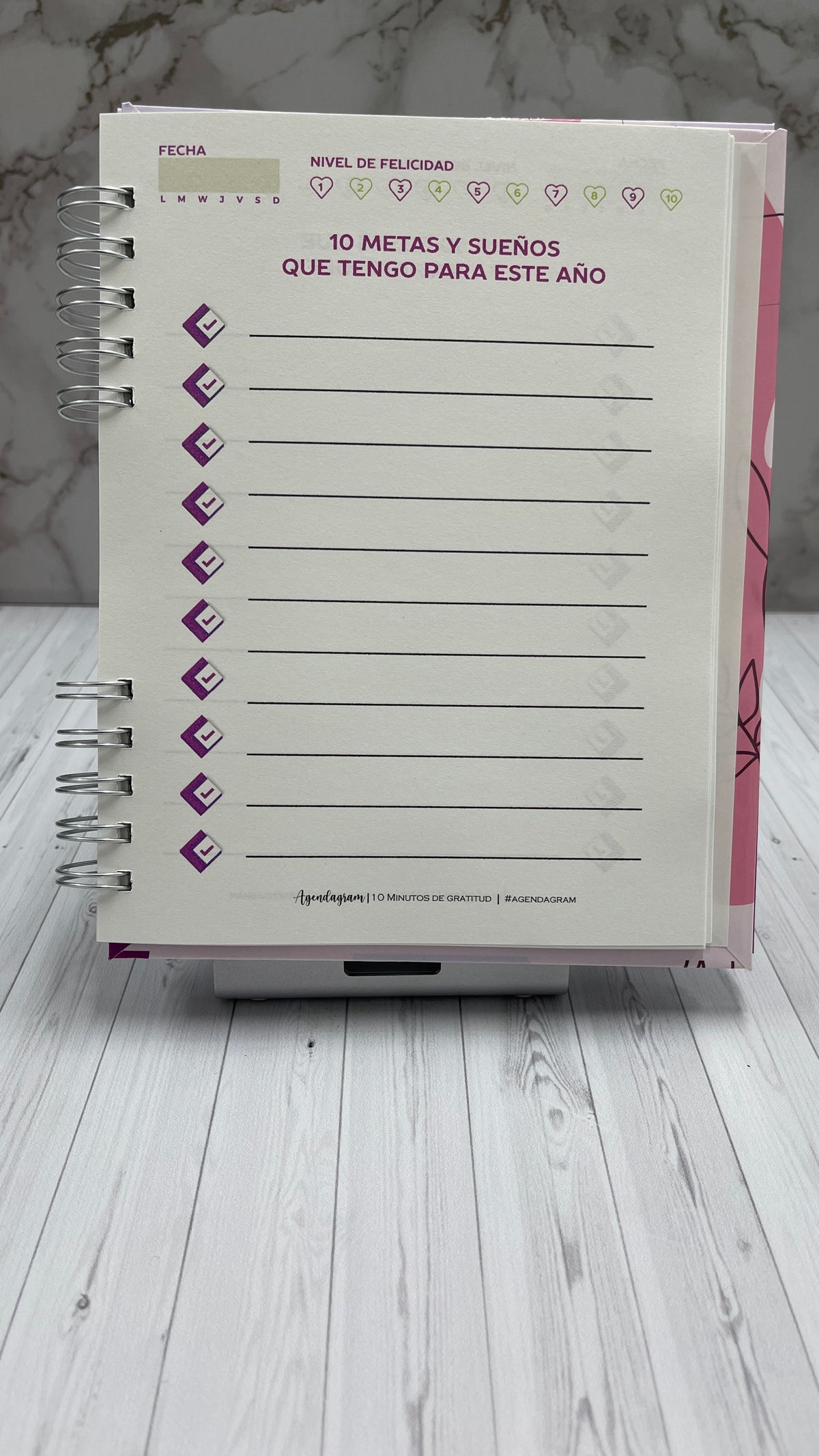 Diario de gratitud 10 Minutos de Gratitud de iNMente abierto, con espacio para responder preguntas de gratitud por escrito