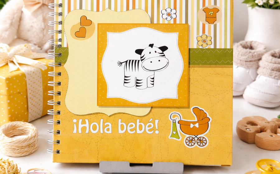 Portada del diario de bebé Una historia de amor de iNMente, para registrar el primer año mes a mes.
