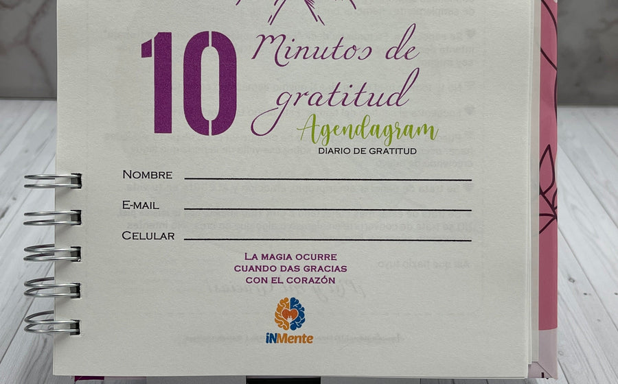 Diario 10 Minutos de Gratitud iNMente abierto, listo para escribir tres cosas por las que agradeces cada día