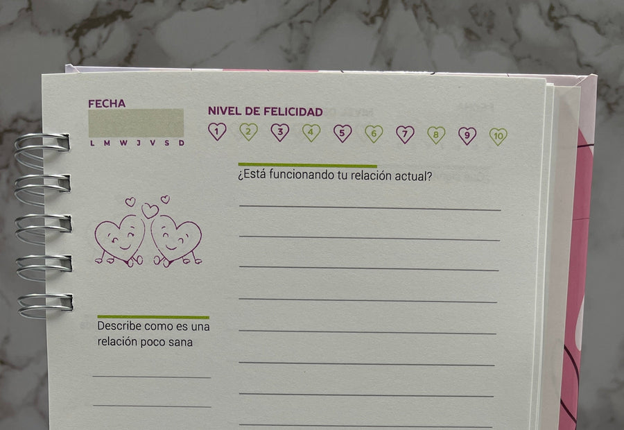 Diario 10 Minutos de Gratitud de iNMente abierto en una página para escribir y reflexionar.