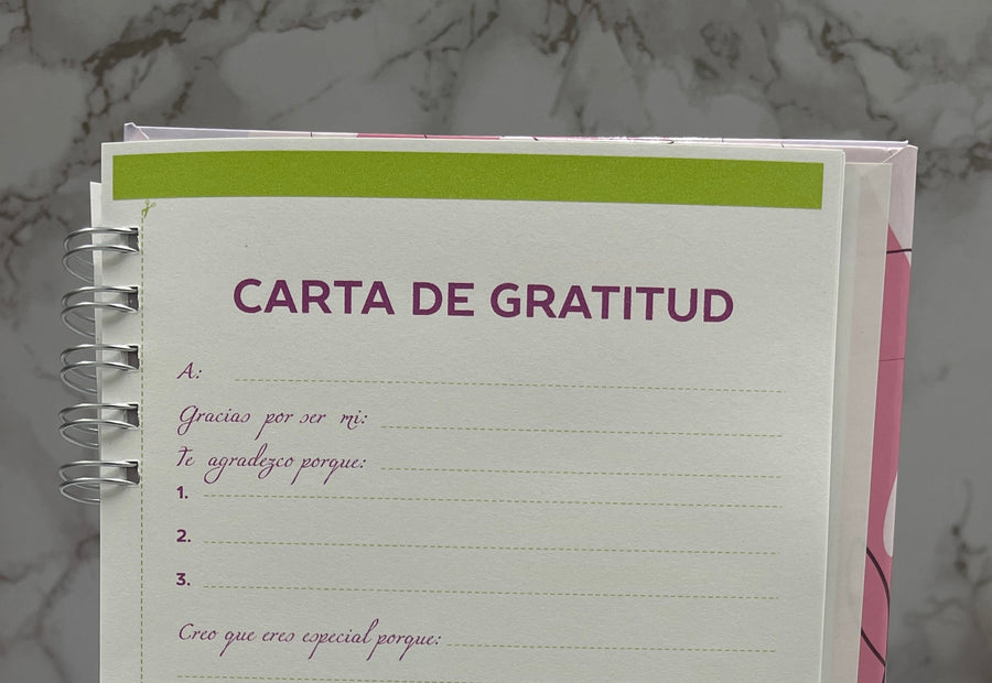 Página del diario 10 Minutos de Gratitud iNMente con espacio para escribir tres cosas específicas cada día